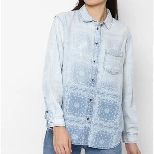 AMERICAN EAGLE WOMEN BLUE OVERSIZED BUTTON-UP SHIRT Size small